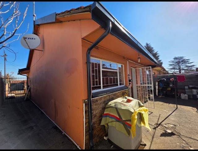 2 BEDROOM TOWNHOUSE FOR SALE IN RANDFONTEIN CENTRAL